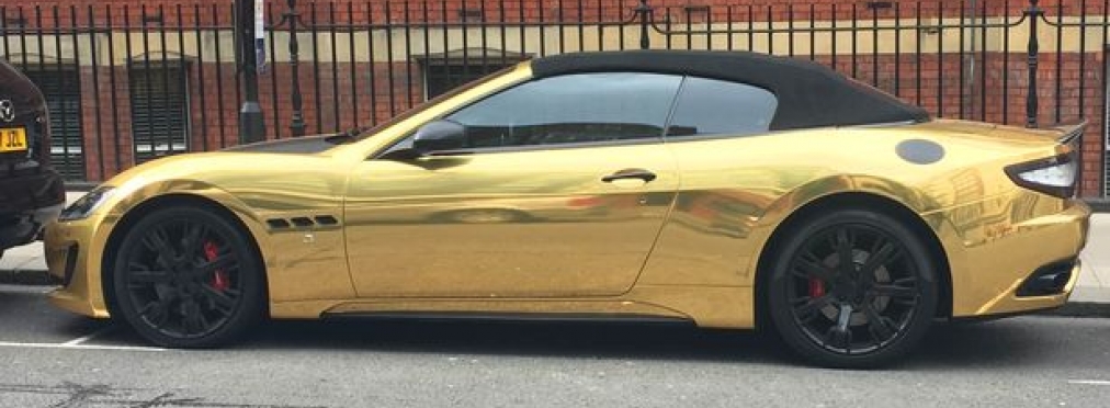 В Великобритании эвакуатор забрал золотой Maserati