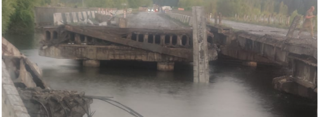 Молния попала в мост через реку Ирпень