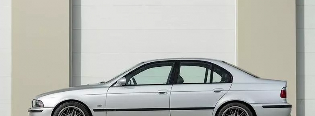 16-летняя BMW M5 почти без пробега уйдет с молотка