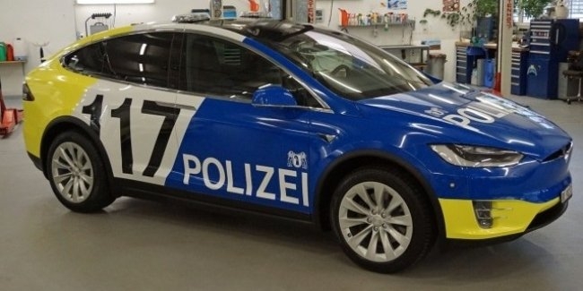 Швейцарская полиция будет ловить нарушителей на новеньких Tesla Model X