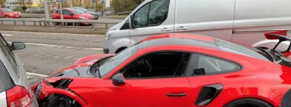 Неудачный тест-драйв: британец разбил Porsche за 200 тысяч фунтов