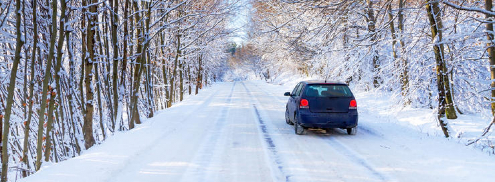 Что нельзя делать на дороге, при сильном снегопаде: советы