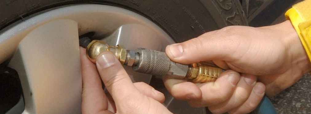 Почему летом водителю жизненно важно контролировать давление в шинах