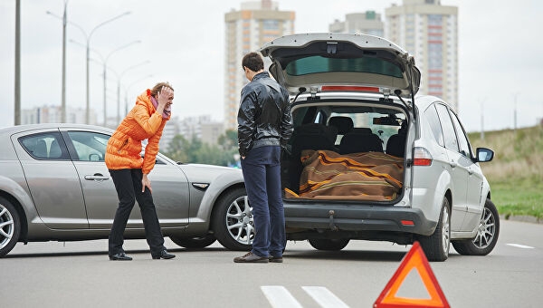 Украинским водителям напомнили о типичных автоподставах на дороге