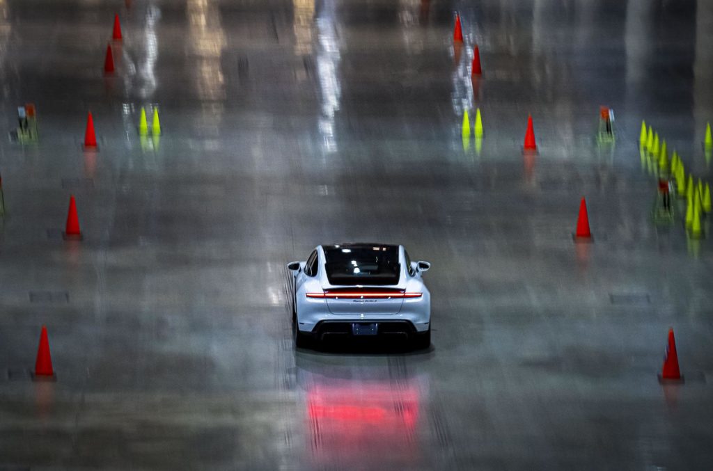 Porsche Taycan установил очередной рекорд и попал в Книгу рекордов Гиннеса 2