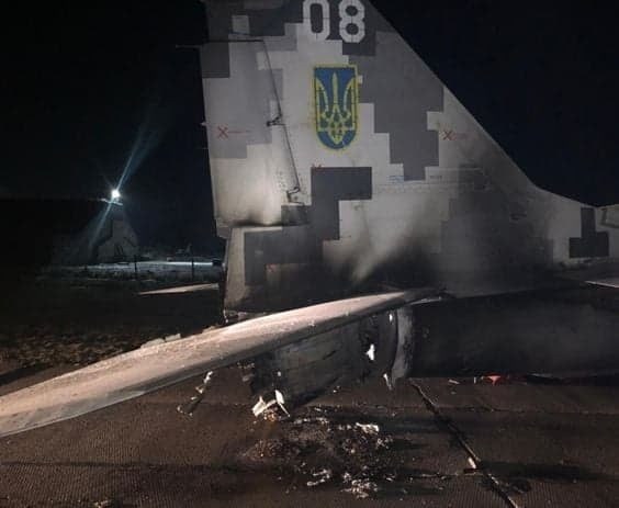 В городе Васильков «евробляха» столкнулась с военным самолетом 3