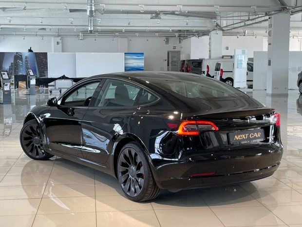 Обновленная Tesla Model 3 уже в Украине 3