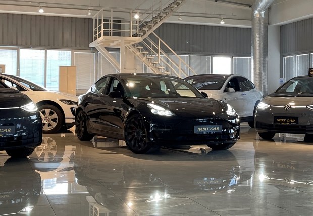 Обновленная Tesla Model 3 уже в Украине 1