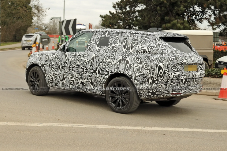 Новый Range Rover 2022 года вышел на тесты (фото) 2