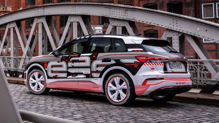Audi опубликовала фотографии и раскрыла детали нового кроссовера Q4 e-tron 2