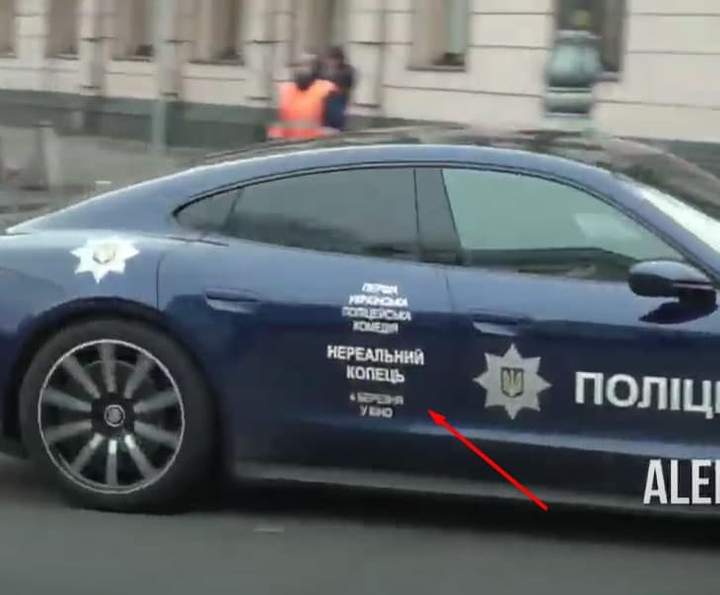 В Киеве появился полицейский Porsche Taycan (видео) 1