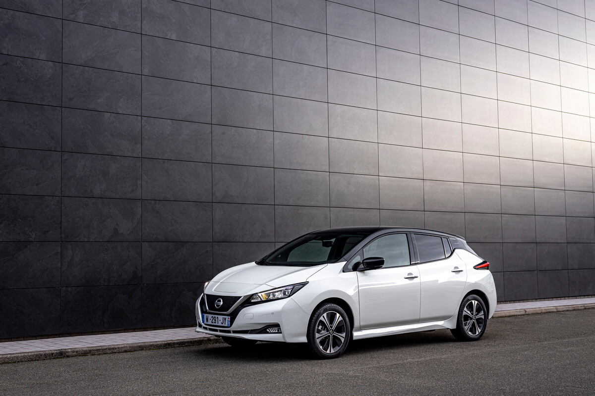  Nissan выпустил юбилейную версию электрокара Leaf  1