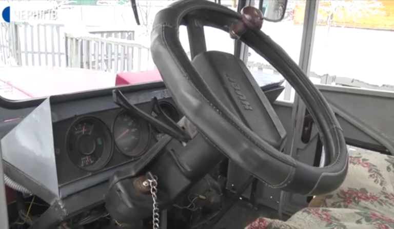 Украинец превратил старый «Москвич» в трактор (видео) 2