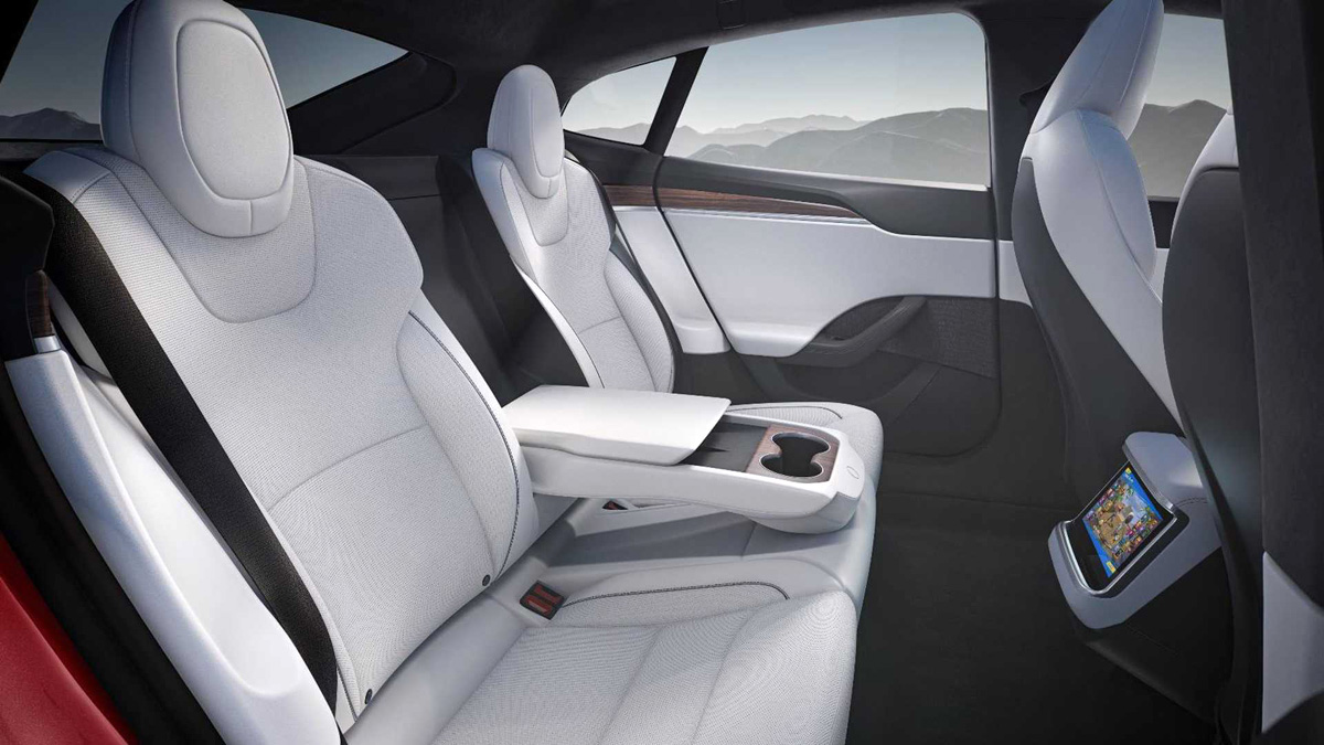 Tesla представила обновленную версию флагманского седана Model S 3