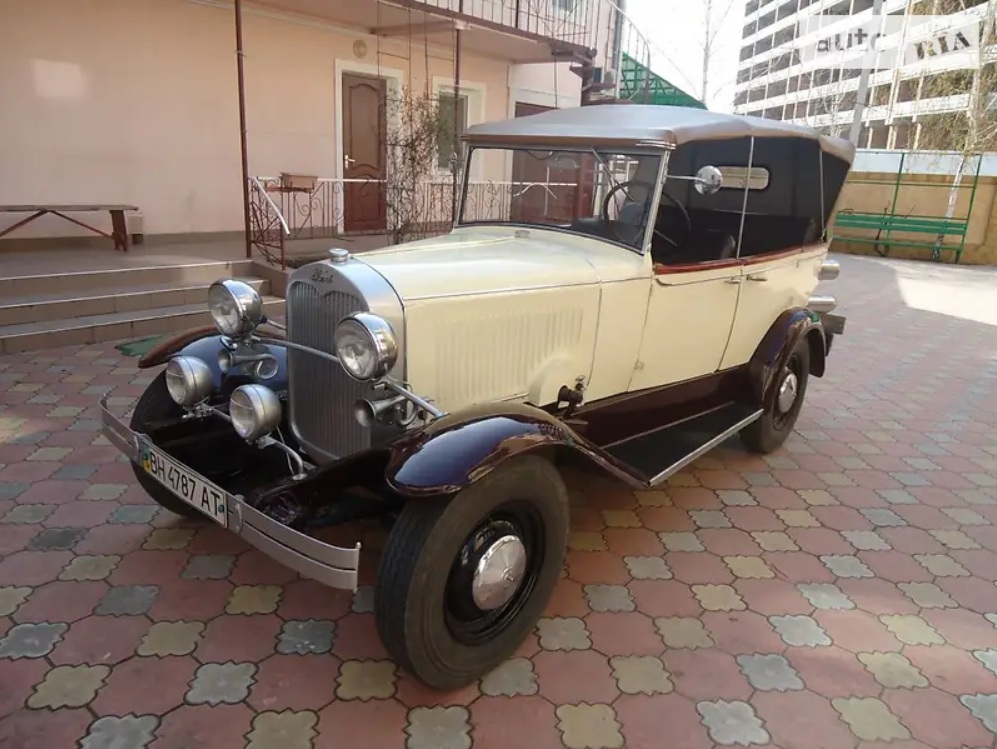 В Украине продают редкий 90-летний кабриолет Ford 1