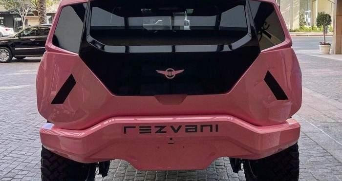 Брутальный суперджип Rezvani Tank покрасили в нежно-розовый цвет 2