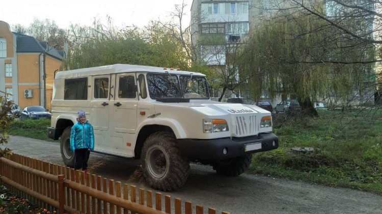 Украинец своими руками создал 5-тонный внедорожник «Украина»   2