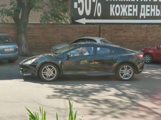 В Украине заметили малоизвестный спорткар по цене Renault Duster 1