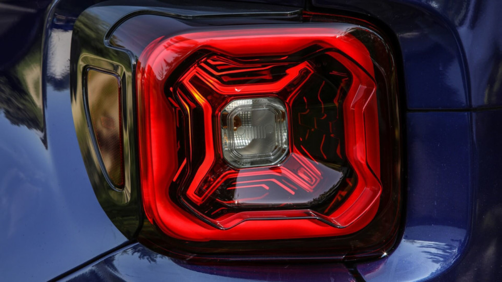 Jeep представит обновленный Renegade 1