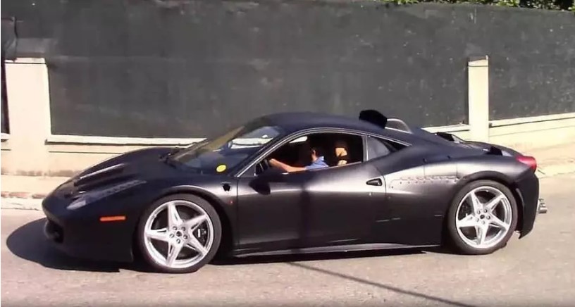 В Сети появились фотографии прототипа нового гибридного Ferrari 1