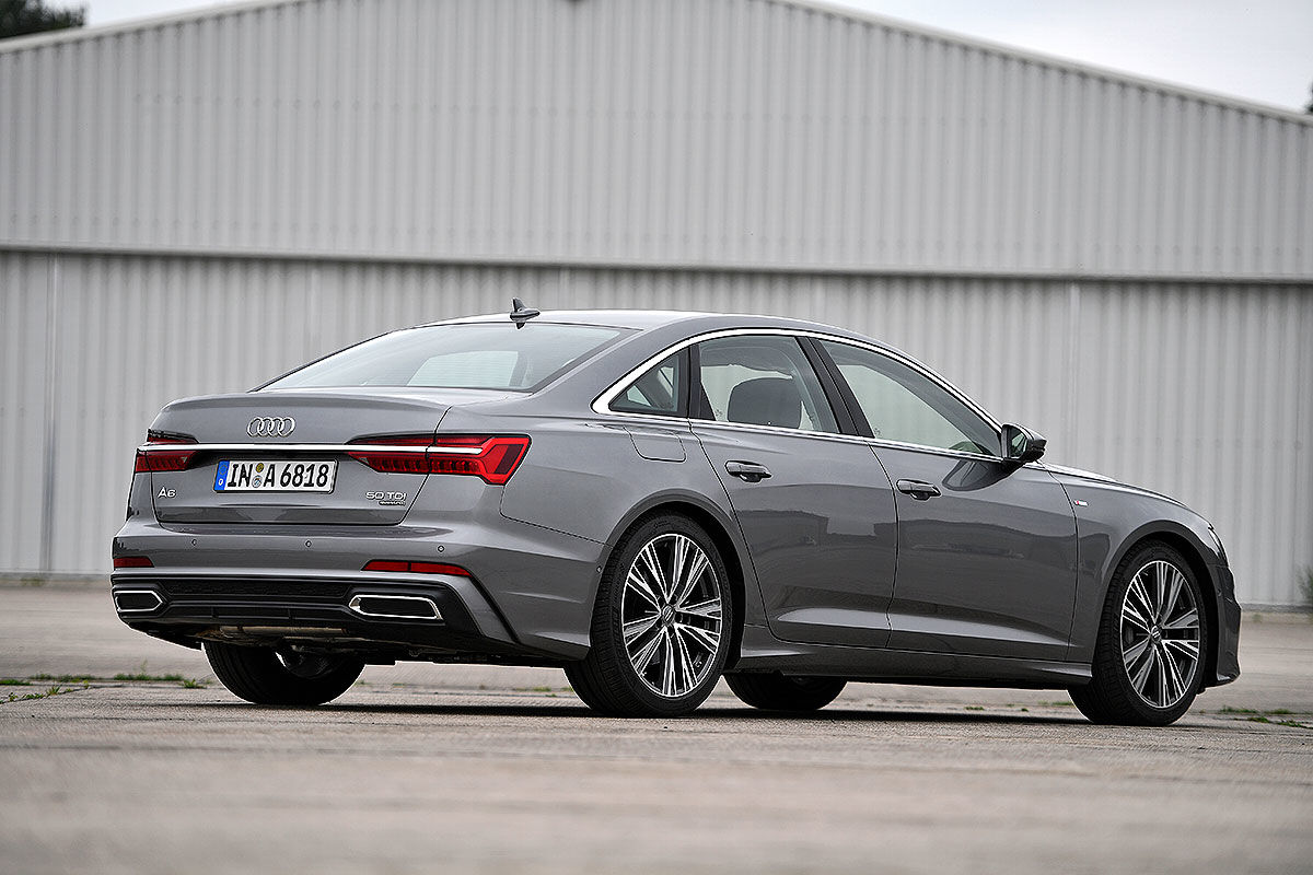 «Привлекательный, но нерешительный»: тест-драйв нового Audi A6 2