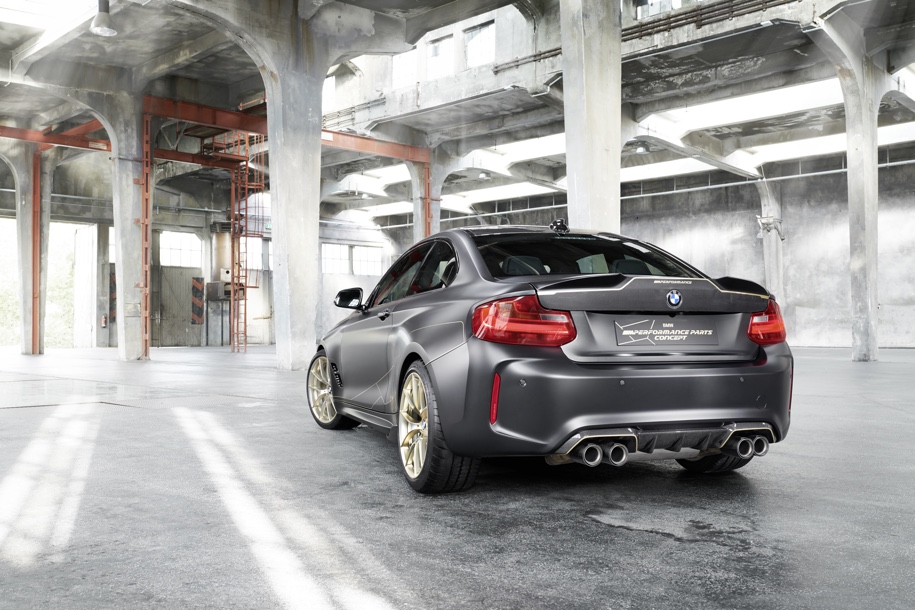 BMW превратила набор запчастей M Performance в сверхлегкое купе M2 3