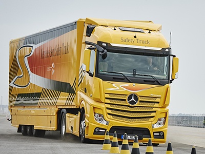 Daimler приостановил поставки двигателей для грузовиков 1