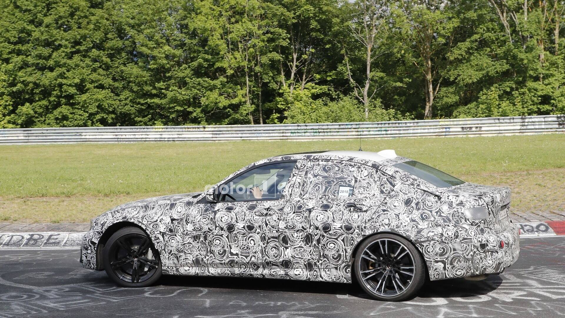 Новый BMW M3 будет мощнее и легче 2