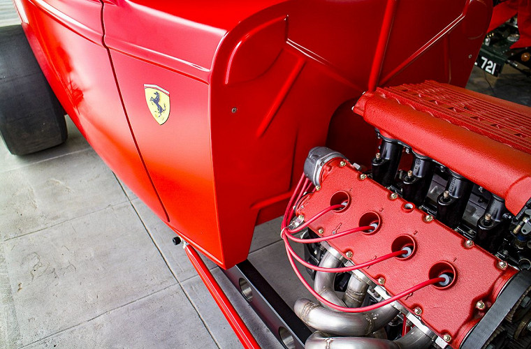Удивительный Ford с мотором от Ferrari выставили на продажу 4