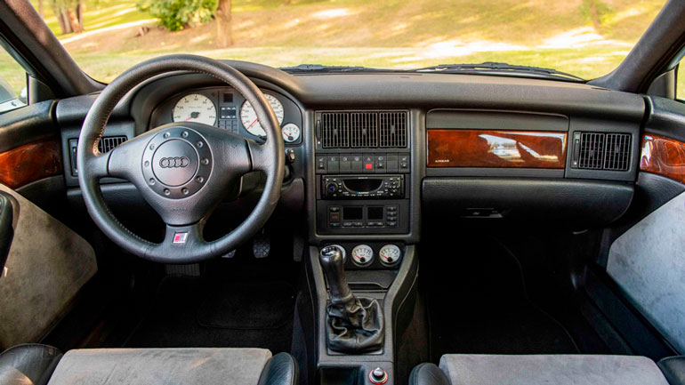 «Заряженный» Audi RS2 Avant из 90-х уйдет с молотка 1