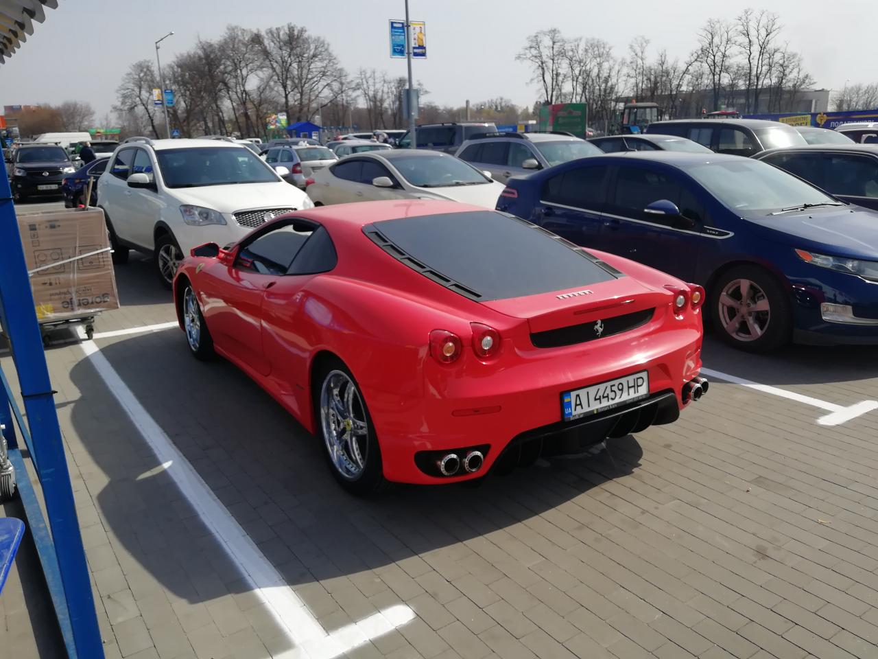 В Киеве заметили крайне необычный Ferrari 1
