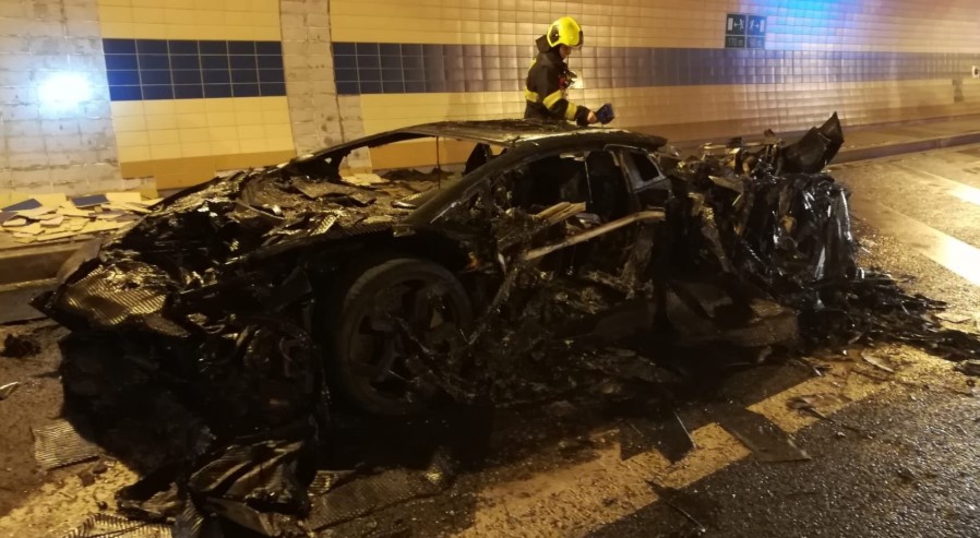В Чехии в тоннеле дотла сгорел тюнингованный Lamborghini Aventador 1