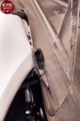 В Киеве девушка на Porsche перепутала педали и разгромила шесть автомобилей 1