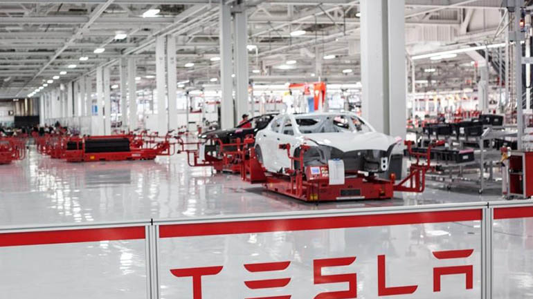 Tesla понижает цены на машины китайской комплектации 1