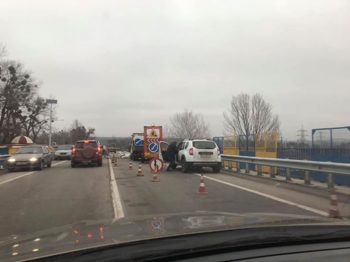 В Украине ремонтируют мост, который открыли лишь три дня назад 1