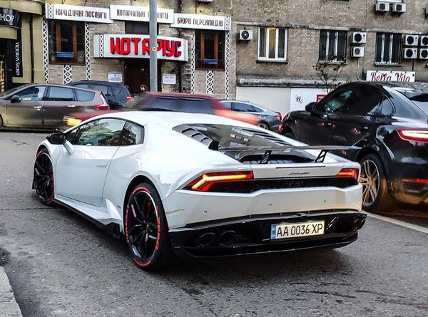 В Киеве замечен очень крутой тюнингованный Lamborghini 1