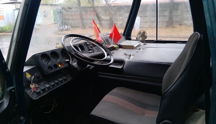 На продажу выставлен редкий микроавтобус ЗИЛ-3207 2