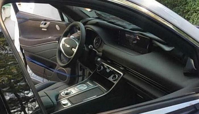 Салон корейского конкурента BMW X5 скинул камуфляж 1