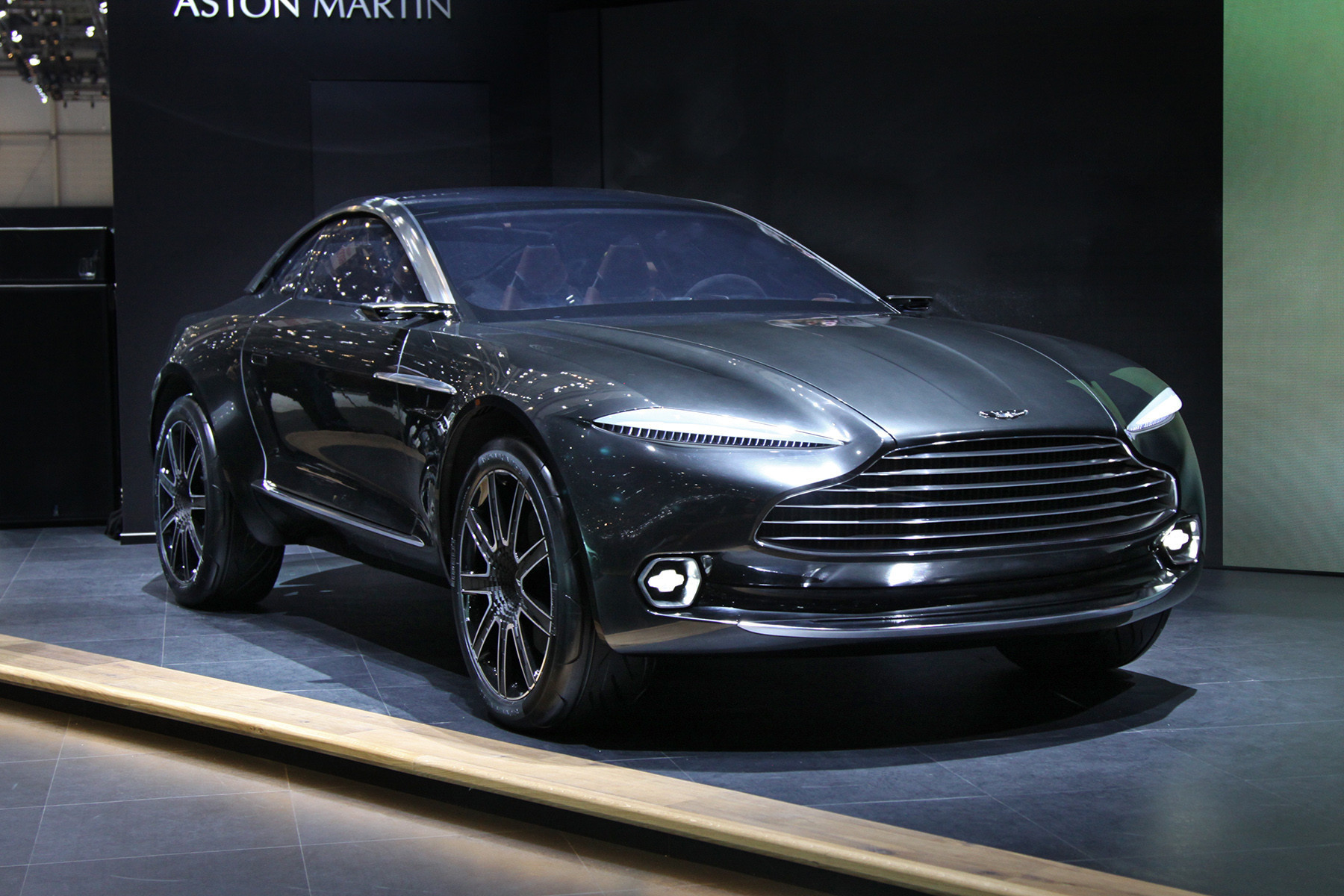 Aston Martin показал дизайн своего первого кроссовера 2