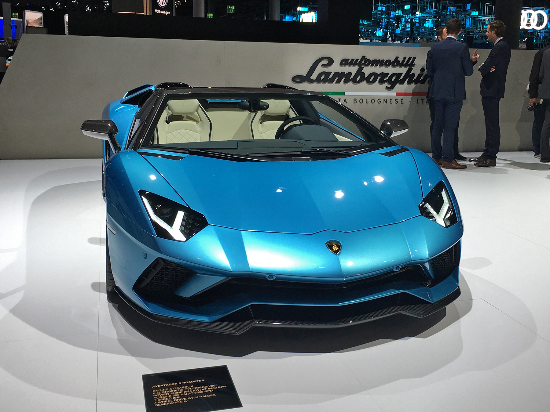 Lamborghini представил Aventador S «с крышей в багажнике» 1