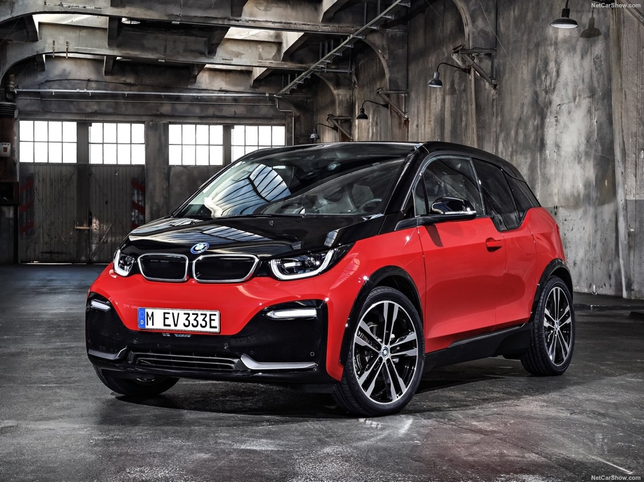 В BMW придумали названия для электрических кроссоверов 1