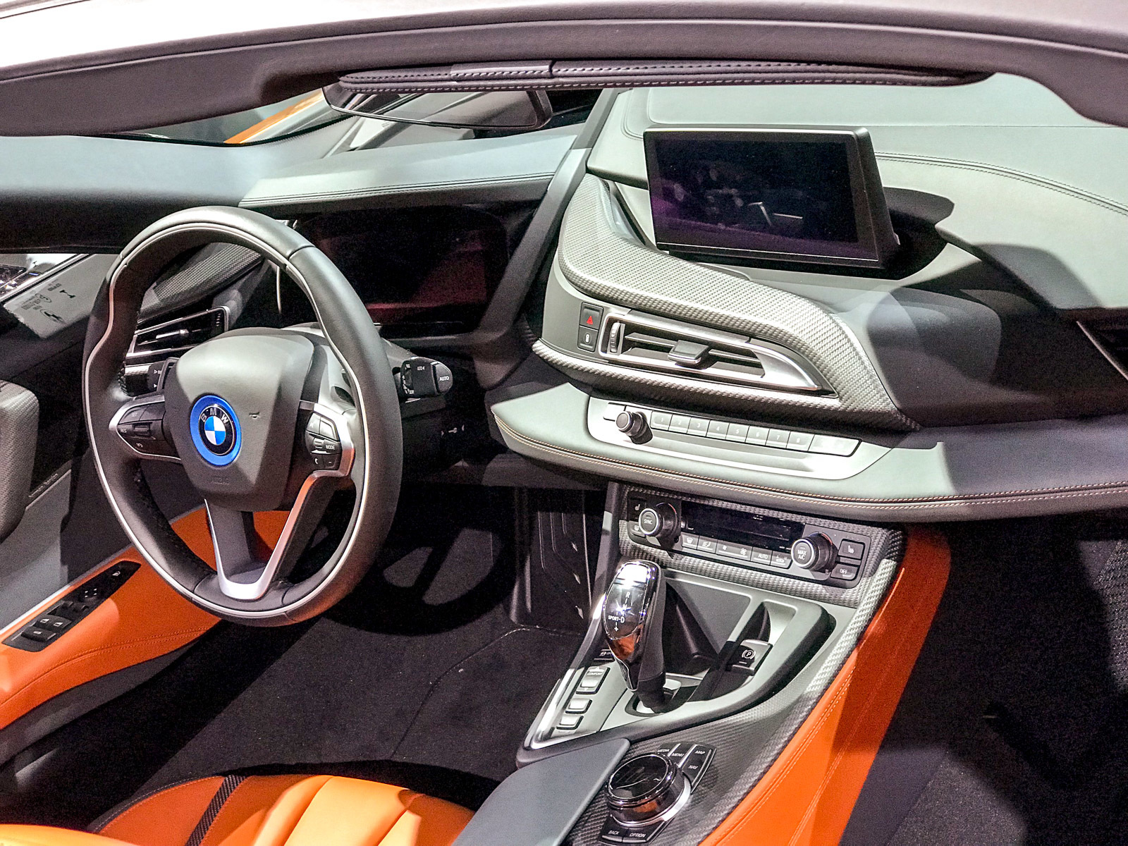 BMW в Лос-Анджелесе: крутой седан и гибридный родстер 2