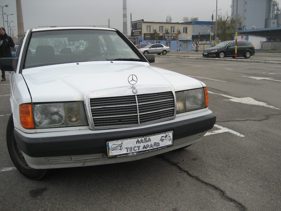 «Автомобиль за 3000 долларов»: тест-драйв Mercedes-Benz 190 1