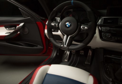 BMW представила юбилейную версию M3 1