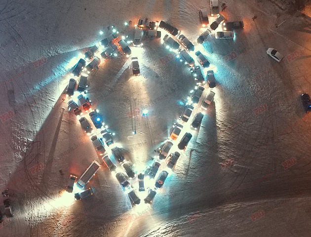 Украинские автомобилисты провели романтический флешмоб 3