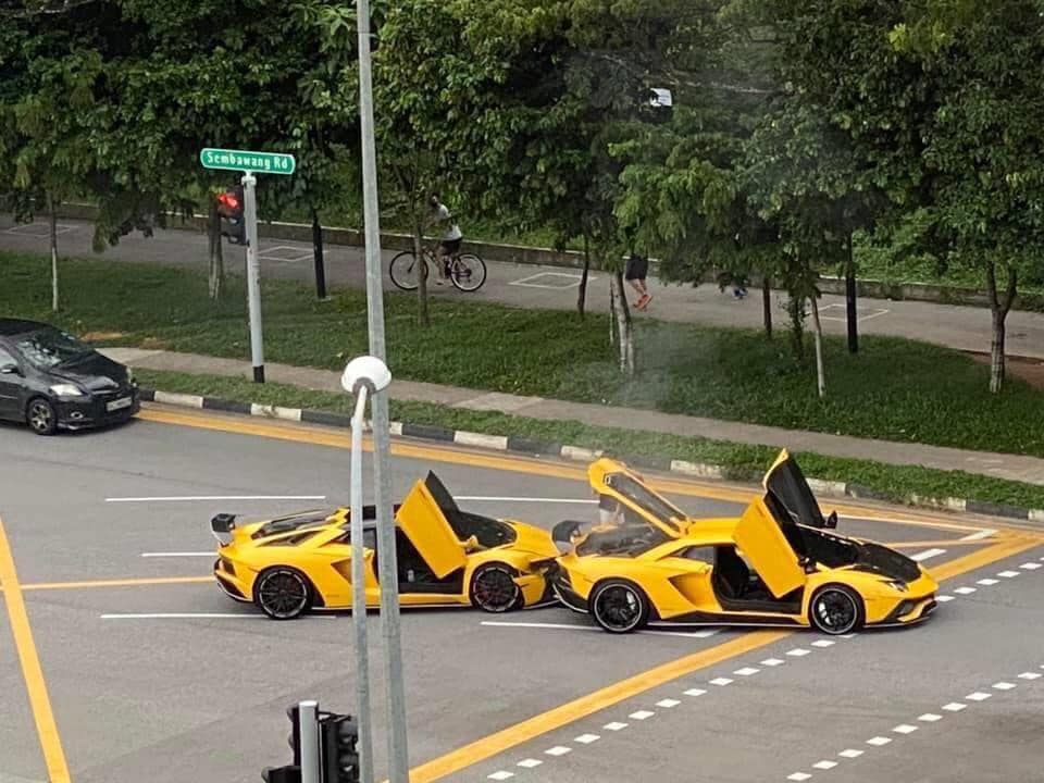 Два редких суперкара Lamborghini столкнулись на перекрестке (видео) 1