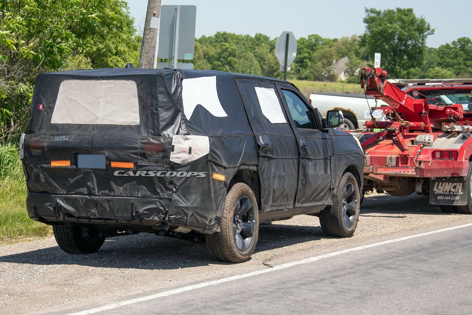 Ну ее в болото: Культовая модель Jeep увязла в кювете во время тестов 3
