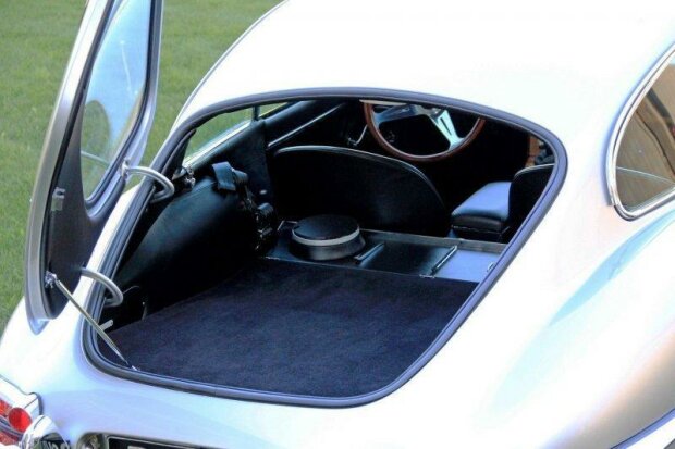 Невероятно раритетный Jaguar XKE 1964 года с двигателем Ford V8 выставили на торги (фото) 5