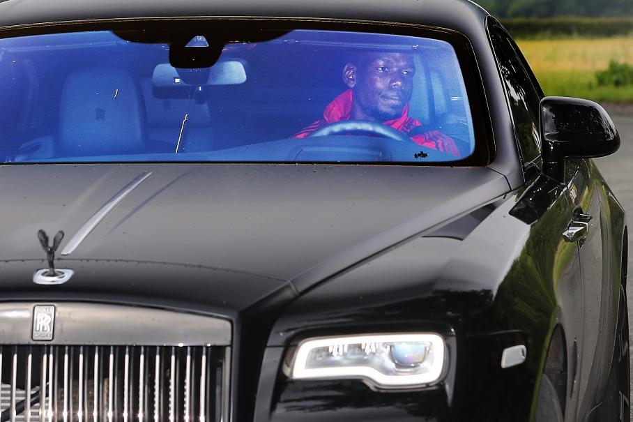 Полицейские отобрали у известного футболиста Rolls-Royce «на бляхах» 1