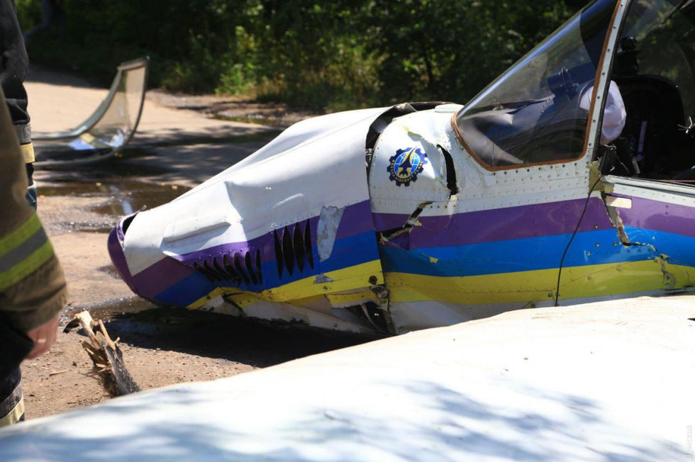 В Одессе упал легкомоторный самолет: оба пилота погибли 1